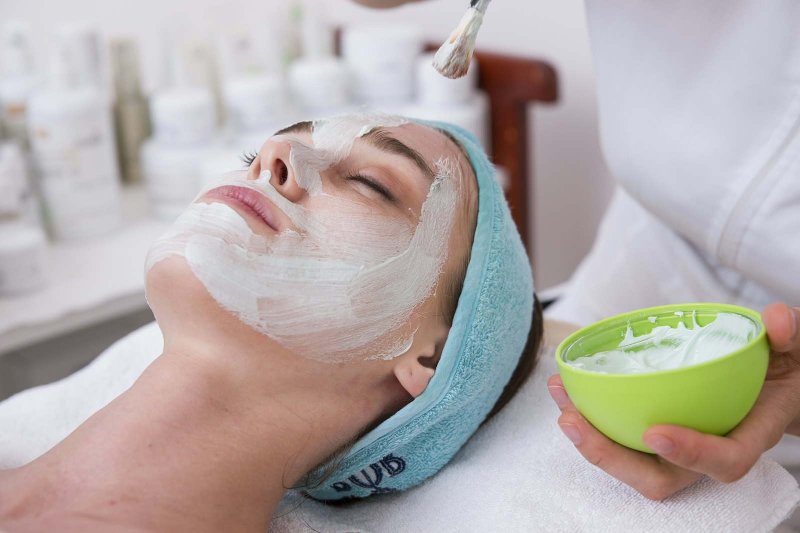 Mobile facial treatment in Tampa home